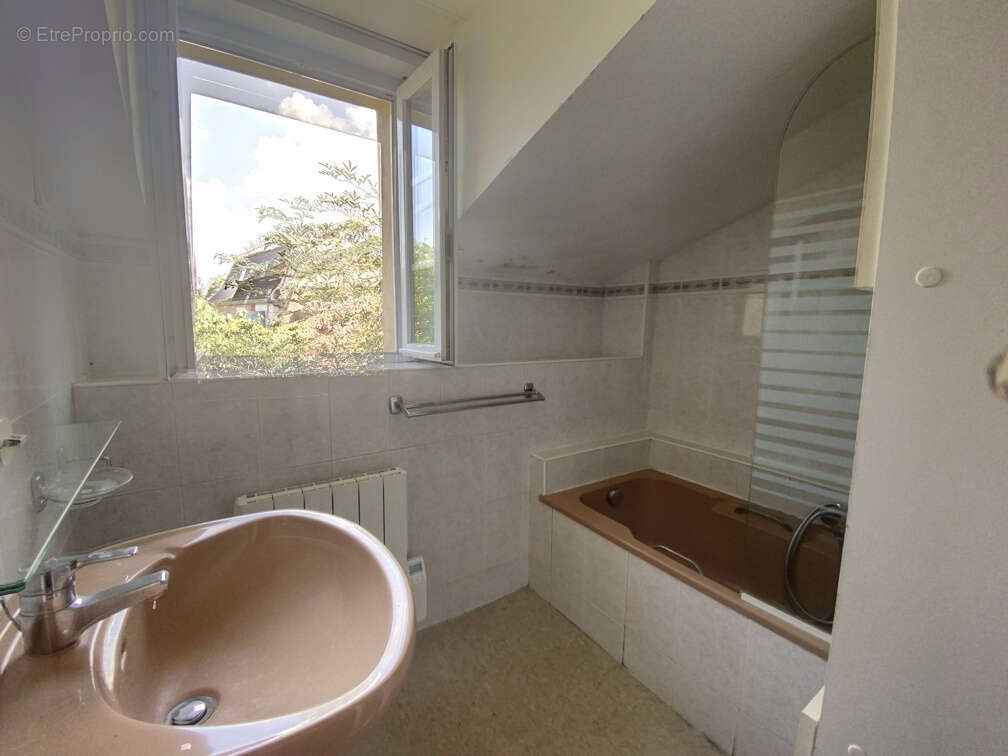 Maison à GRUN-BORDAS