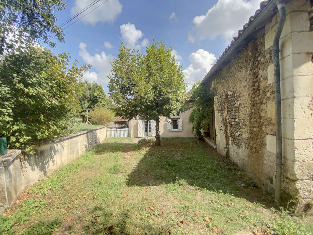 Maison à GRUN-BORDAS