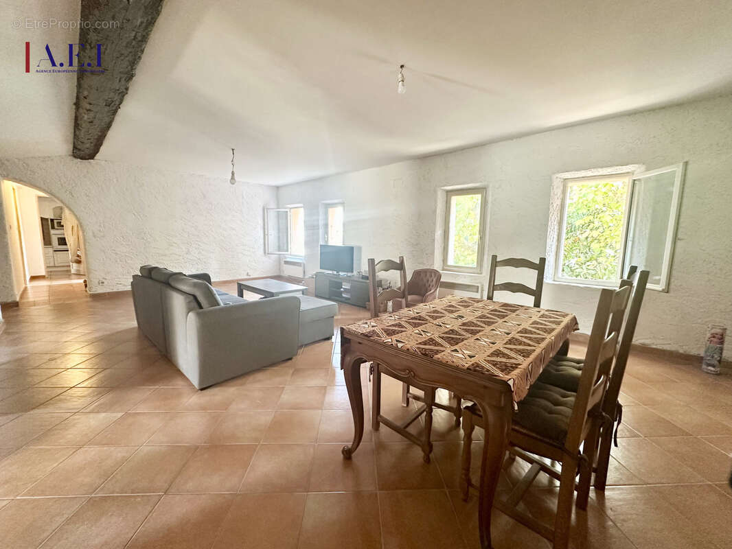 Appartement à SIX-FOURS-LES-PLAGES