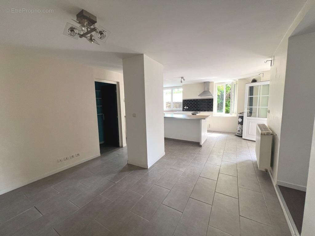 Maison à SAINT-MARTIN-DU-TERTRE