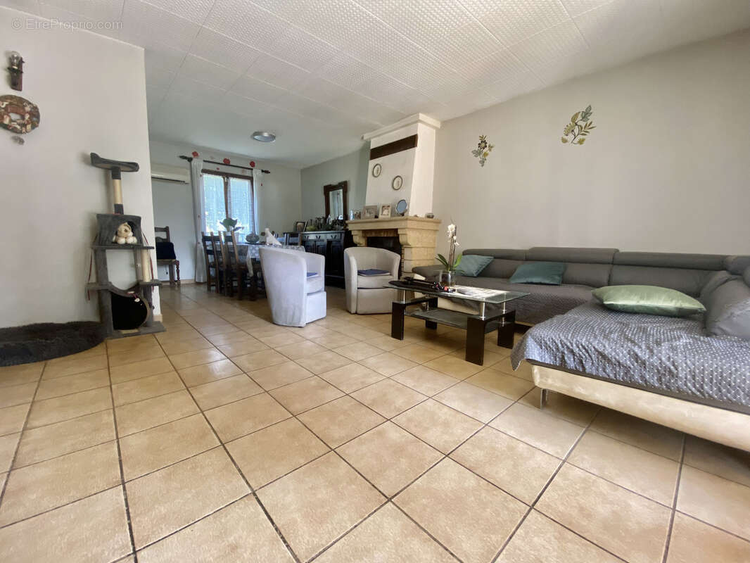 Maison à SAINT-ETIENNE-DU-GRES