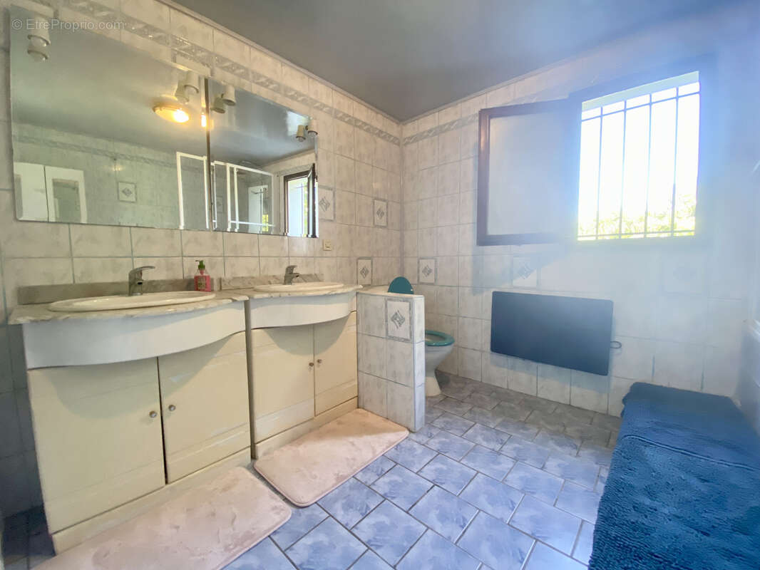 Maison à SAINT-ETIENNE-DU-GRES