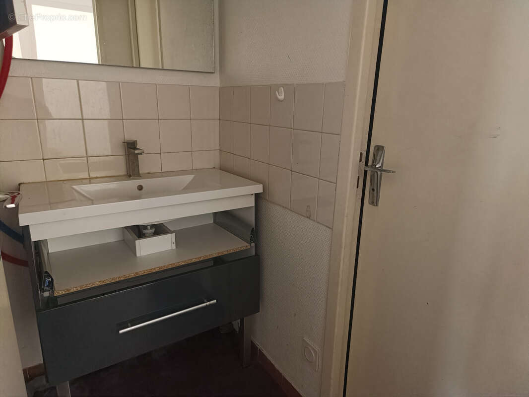 Commerce à LE PEAGE-DE-ROUSSILLON