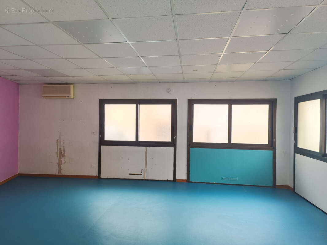 Commerce à LE PEAGE-DE-ROUSSILLON