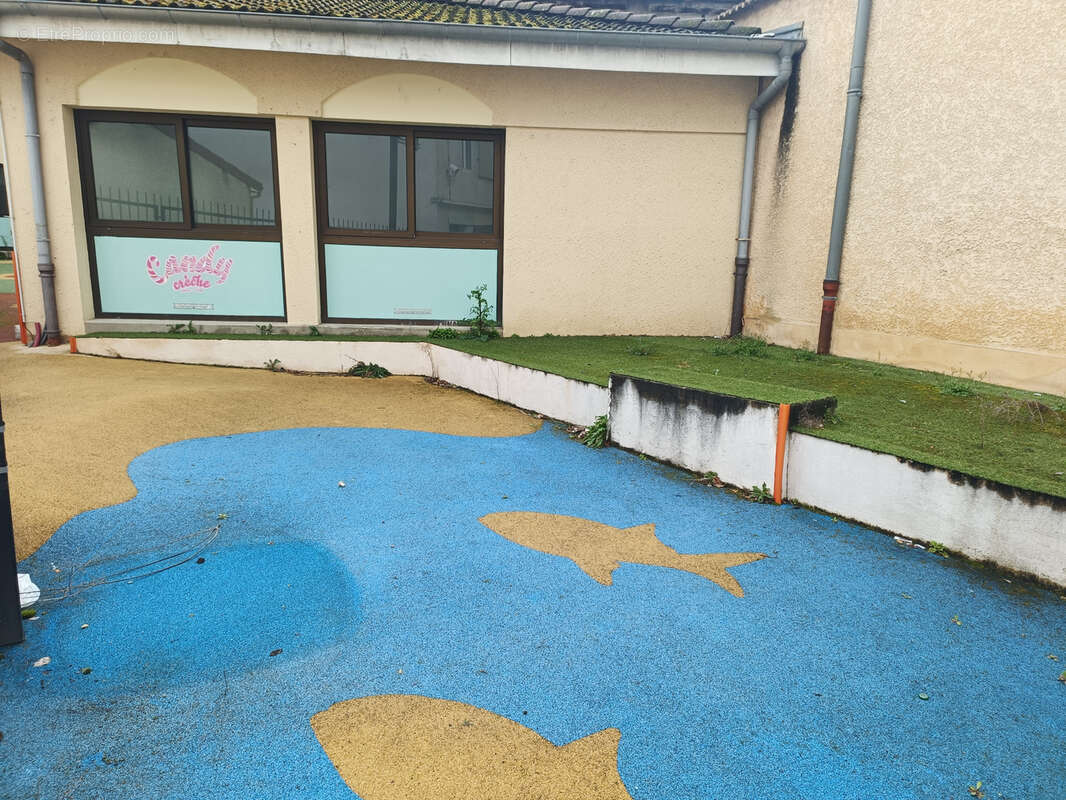 Commerce à LE PEAGE-DE-ROUSSILLON