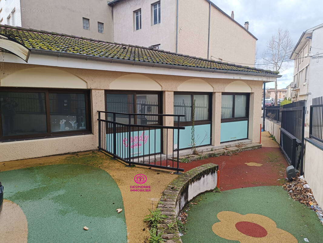 Commerce à LE PEAGE-DE-ROUSSILLON