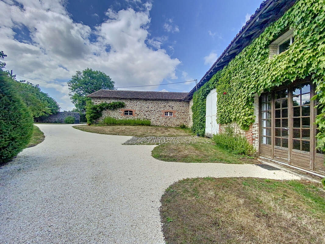 Maison à BUSSIERE-GALANT