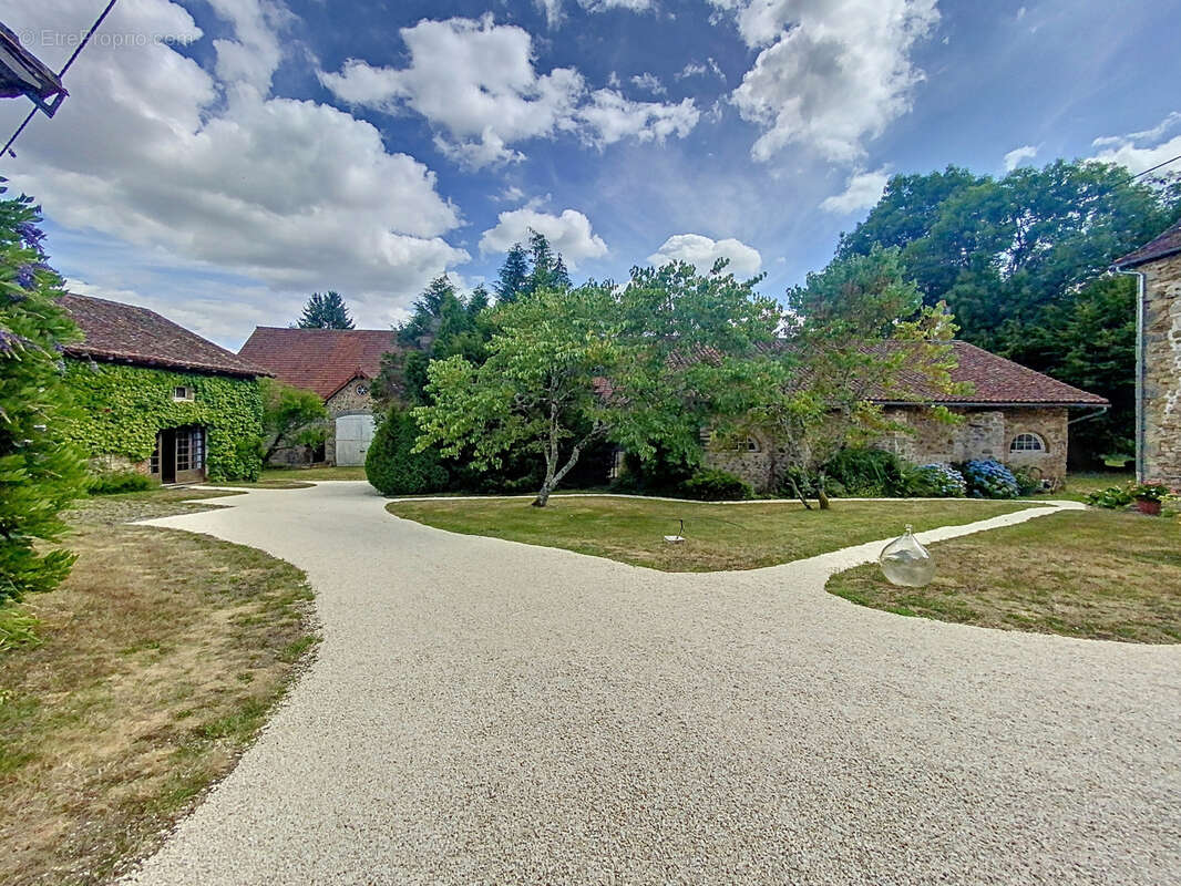 Maison à BUSSIERE-GALANT