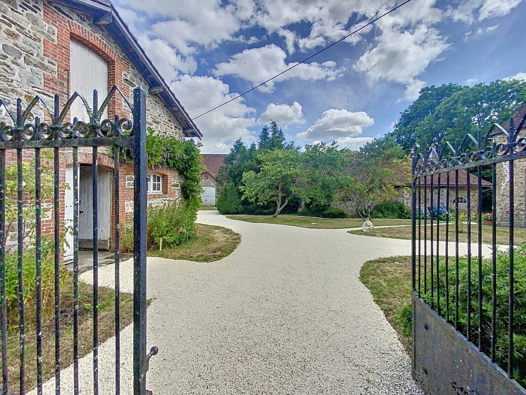 Maison à BUSSIERE-GALANT