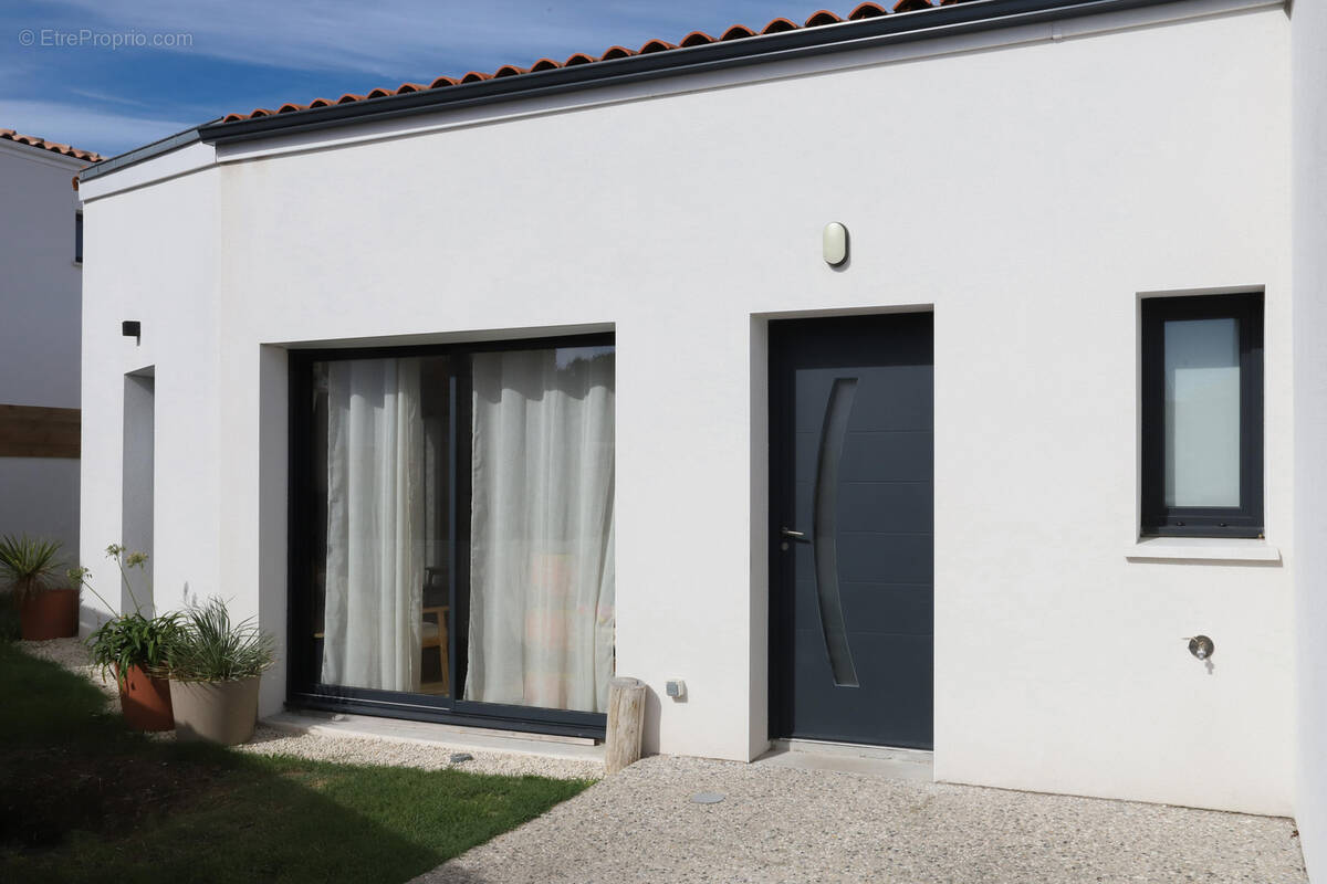 Maison à VAUX-SUR-MER