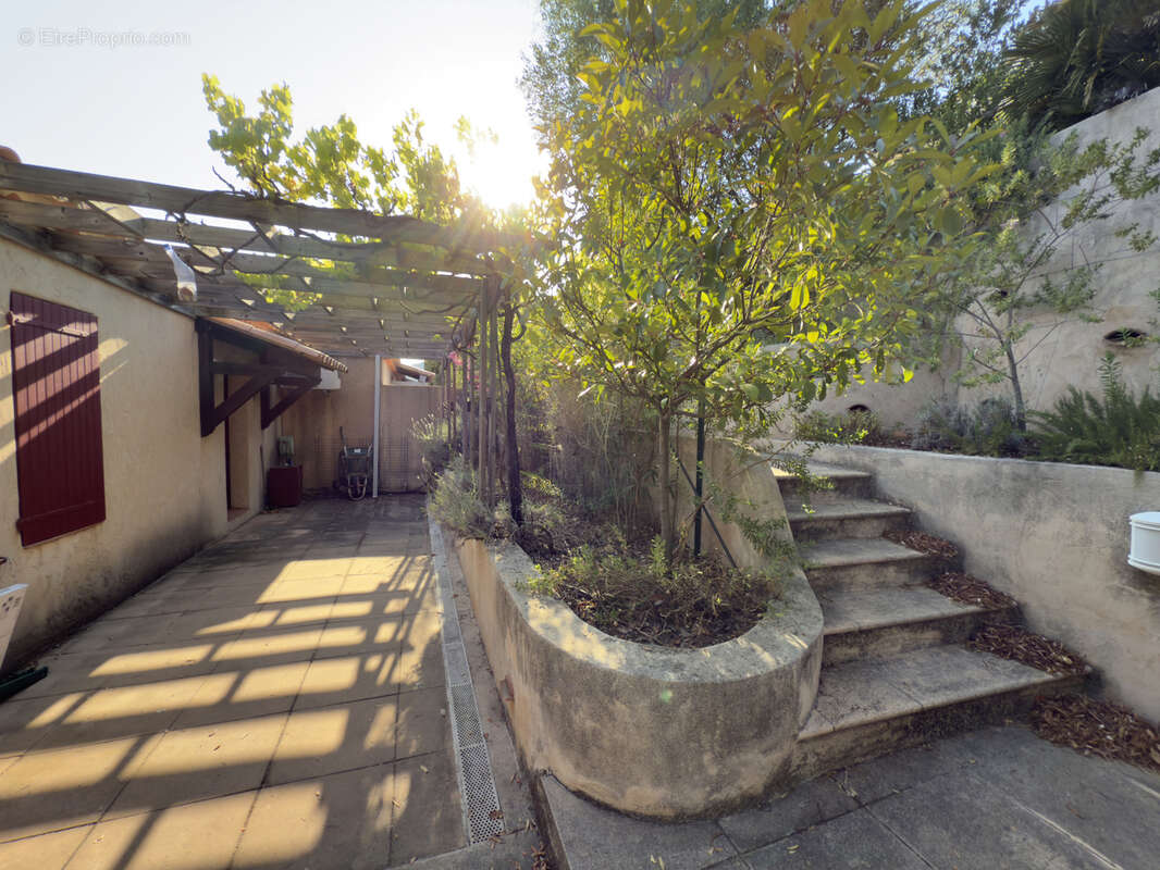 Maison à LES ISSAMBRES