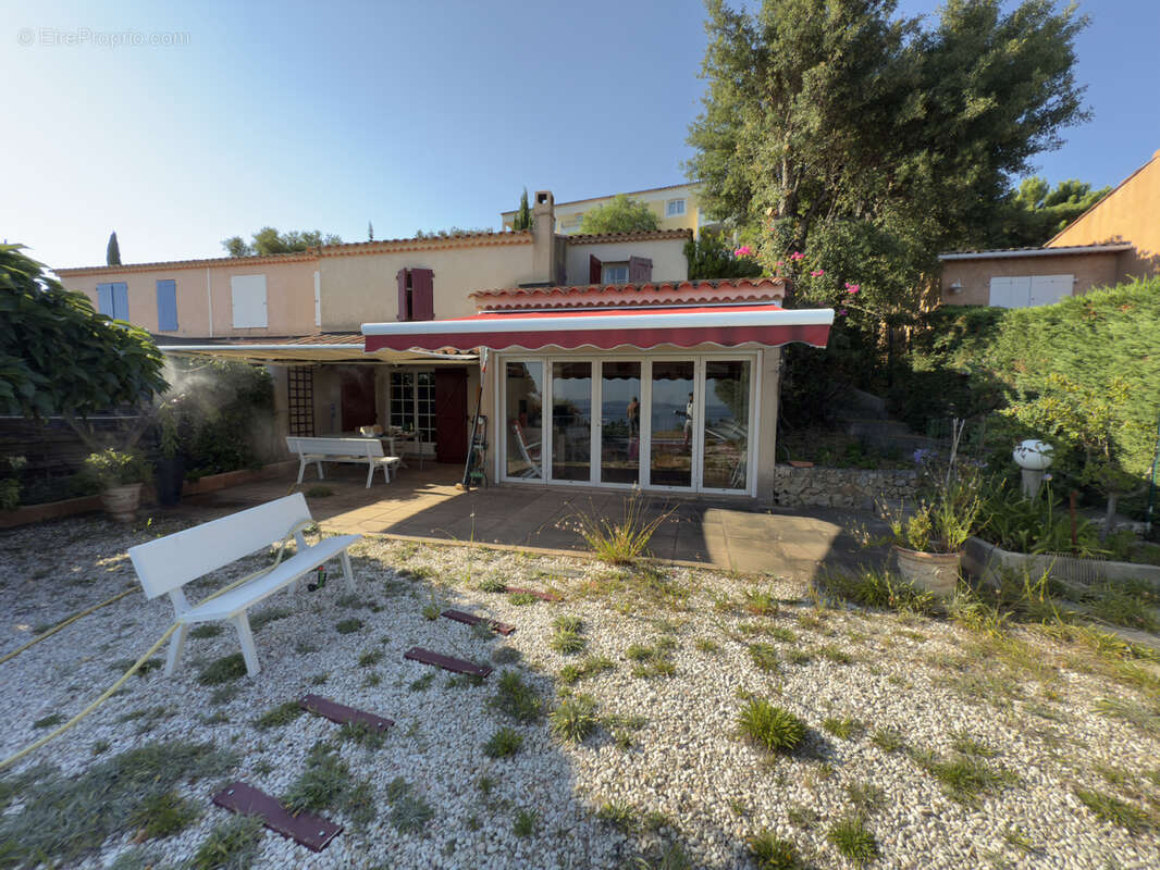 Maison à LES ISSAMBRES