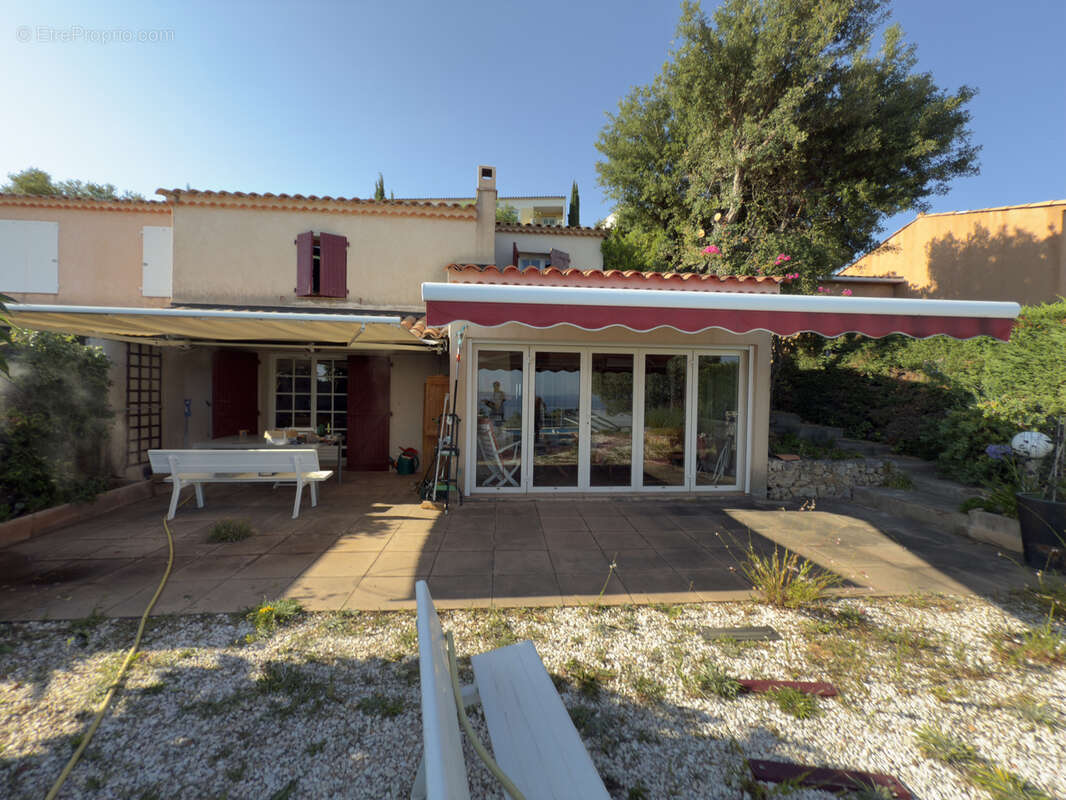 Maison à LES ISSAMBRES