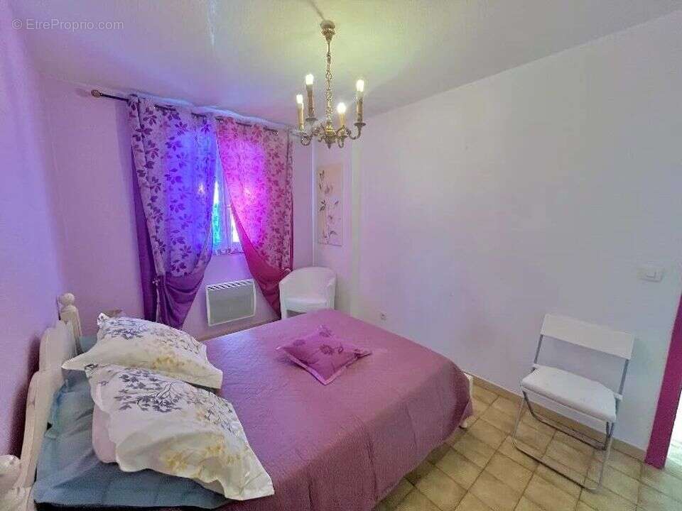 Appartement à GREOUX-LES-BAINS