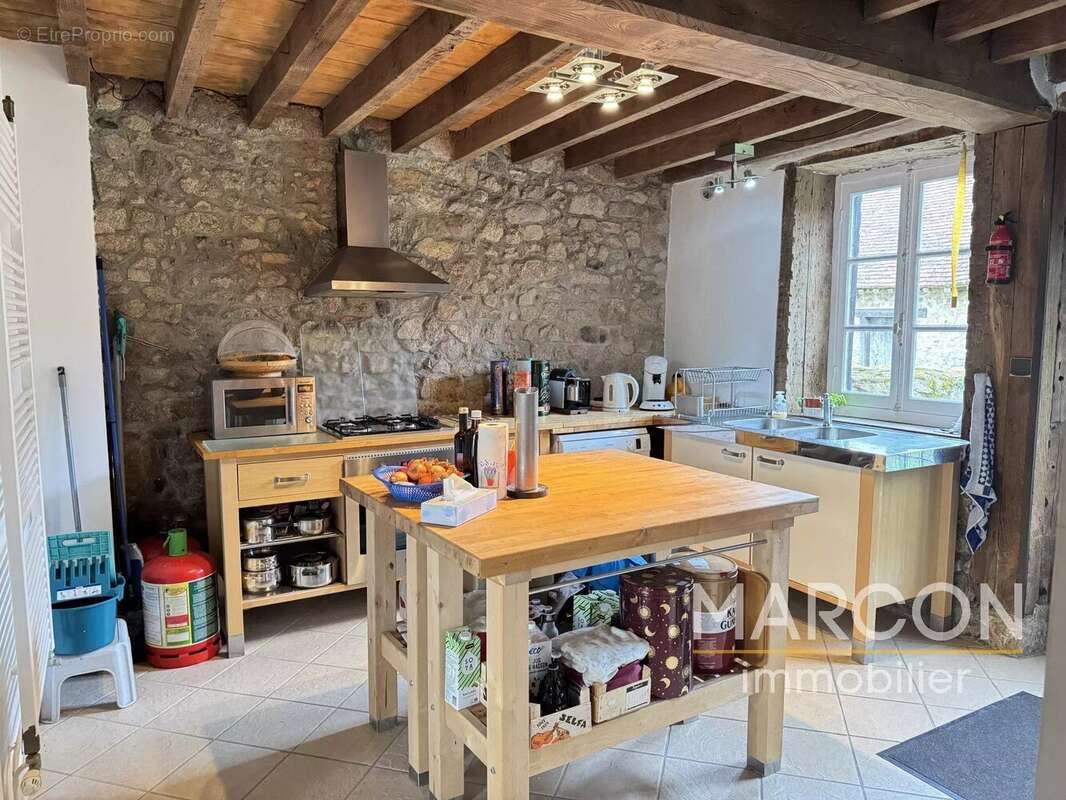 Maison à LE BOURG-D'HEM