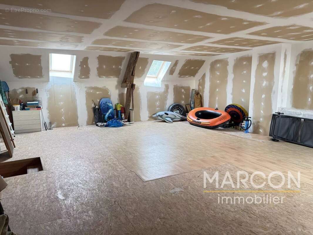 Maison à LE BOURG-D'HEM