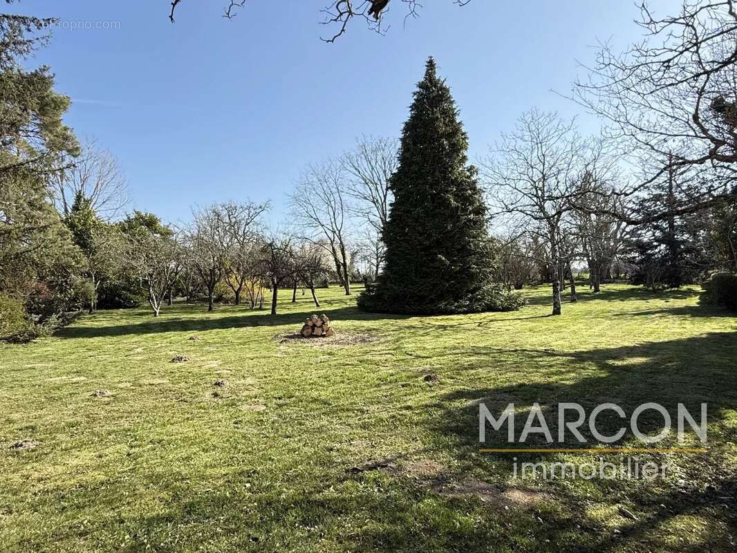 Maison à LE BOURG-D'HEM