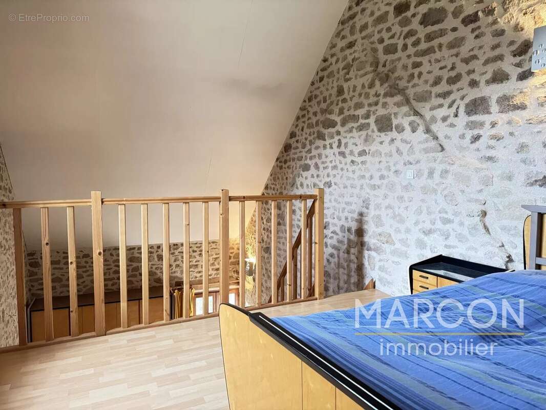 Maison à LE BOURG-D'HEM