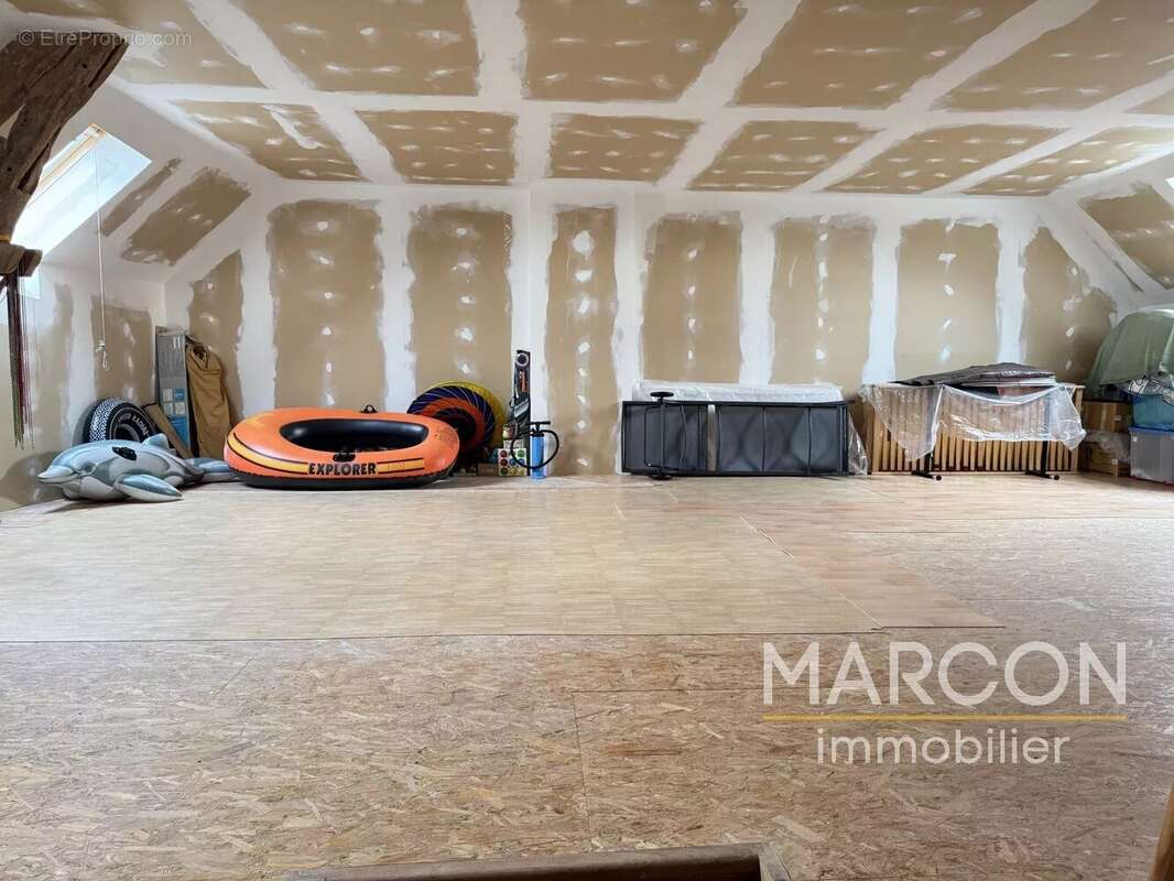 Maison à LE BOURG-D'HEM