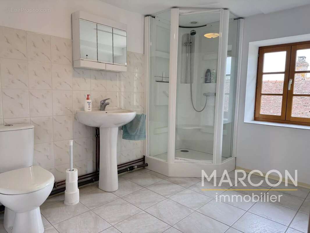 Maison à LE BOURG-D'HEM