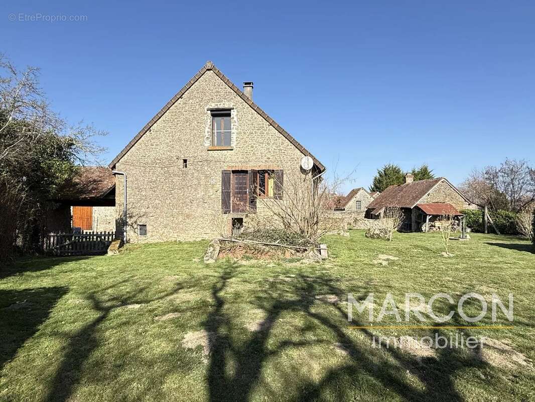 Maison à LE BOURG-D'HEM