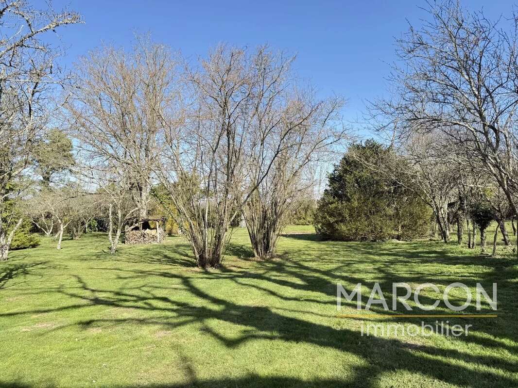 Maison à LE BOURG-D'HEM