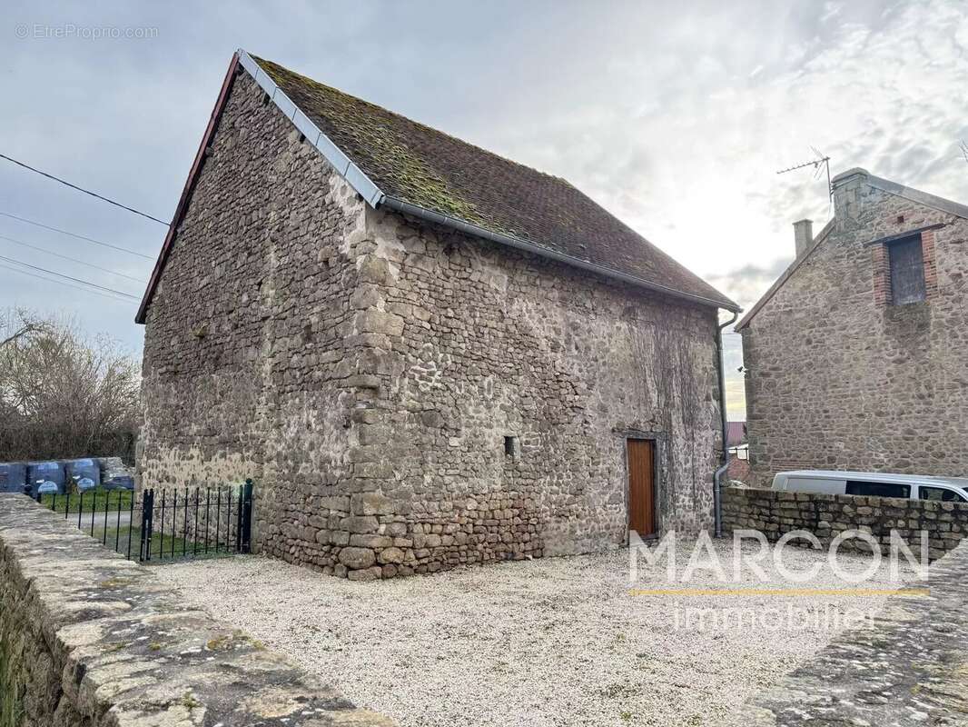 Maison à LE BOURG-D'HEM