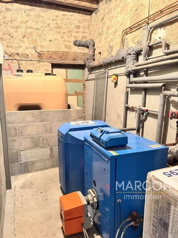 Maison à LE BOURG-D'HEM