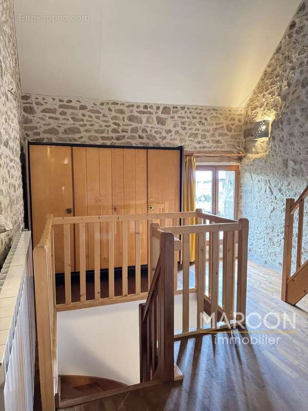 Maison à LE BOURG-D'HEM