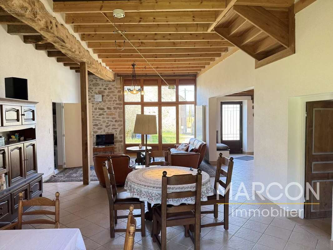 Maison à LE BOURG-D'HEM