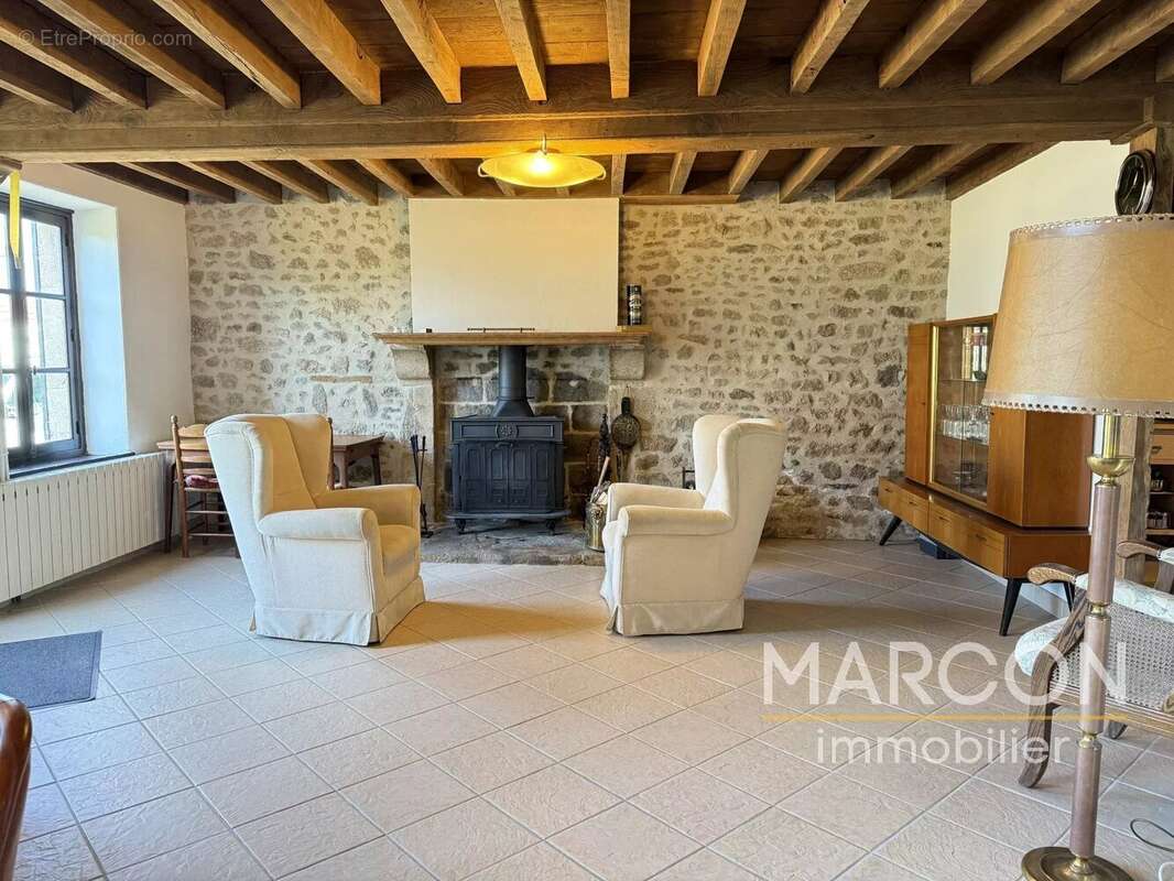 Maison à LE BOURG-D'HEM