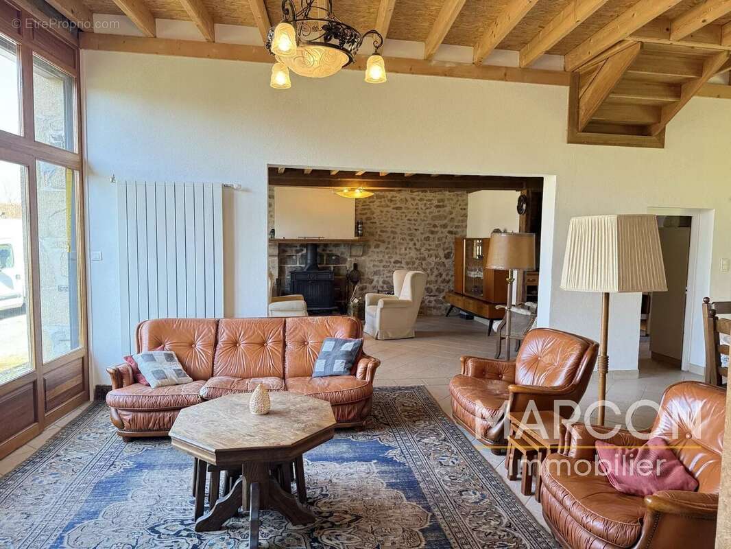 Maison à LE BOURG-D'HEM