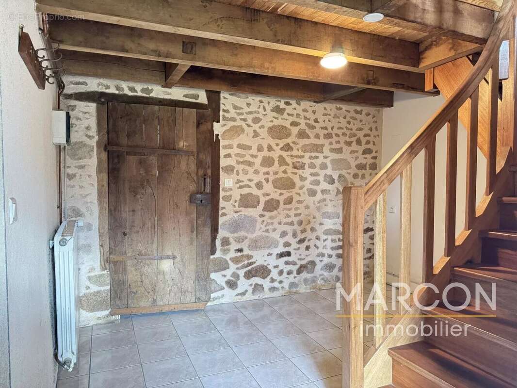 Maison à LE BOURG-D'HEM