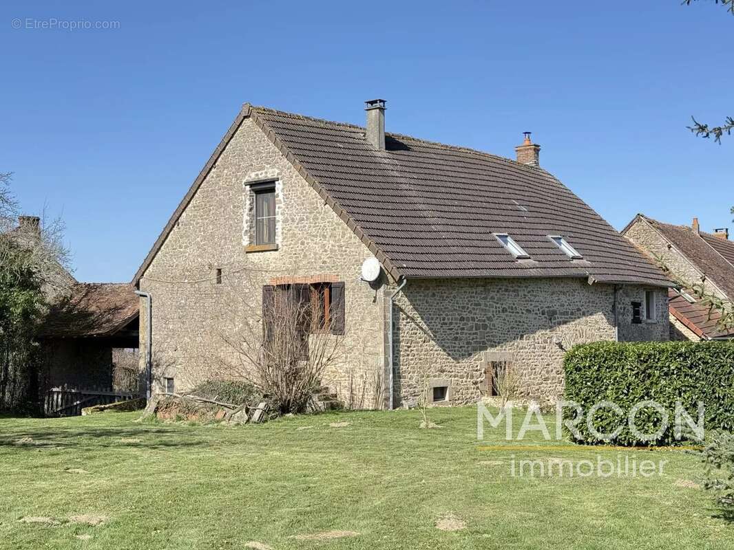 Maison à LE BOURG-D'HEM