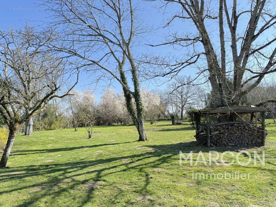 Maison à LE BOURG-D'HEM