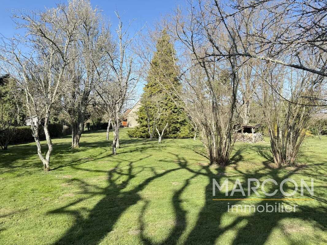 Maison à LE BOURG-D'HEM