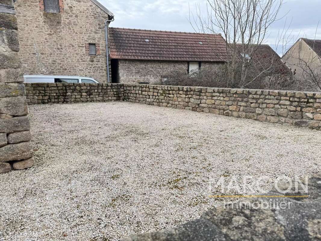 Maison à LE BOURG-D'HEM