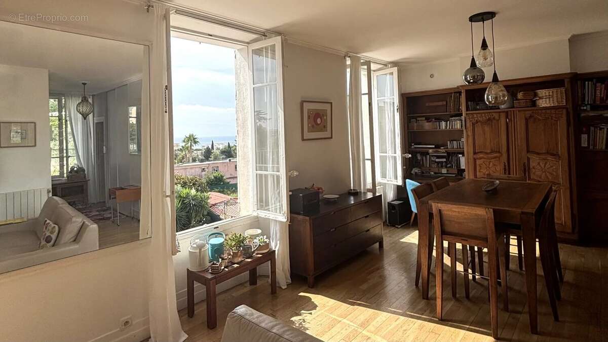 Appartement à VALLAURIS