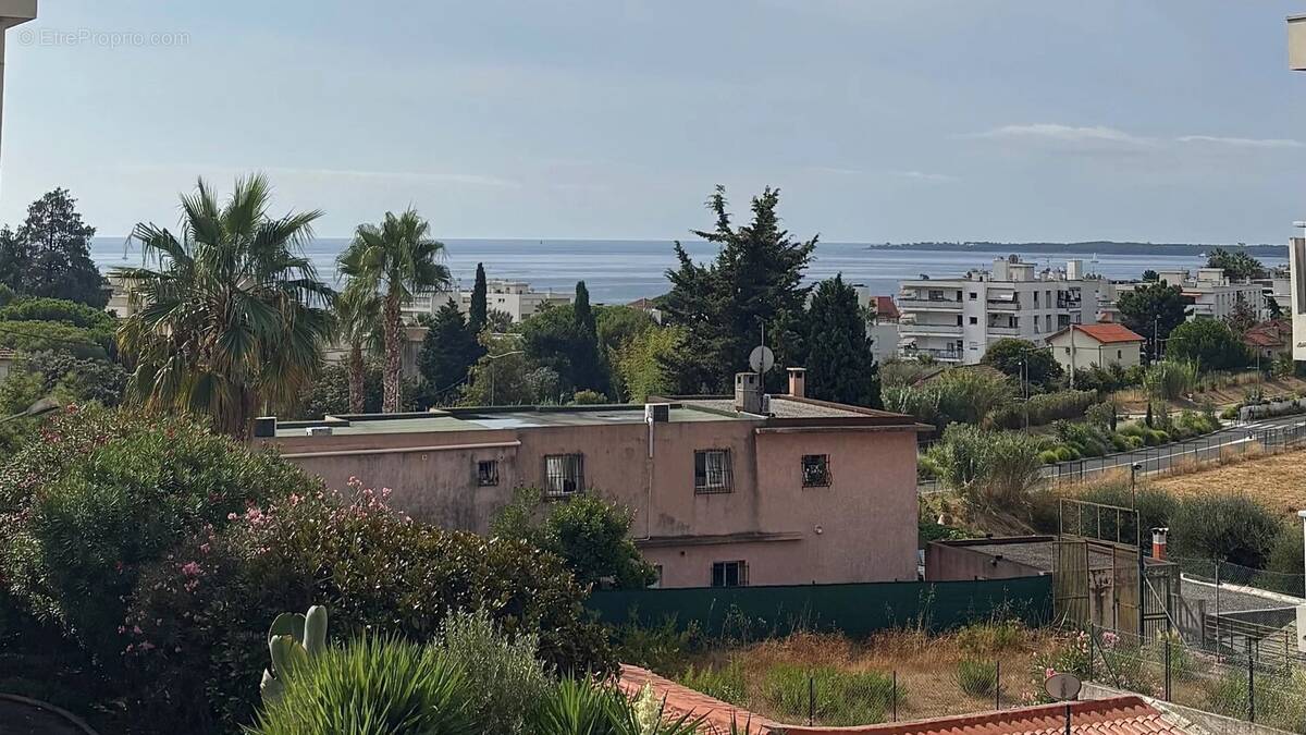 Appartement à VALLAURIS