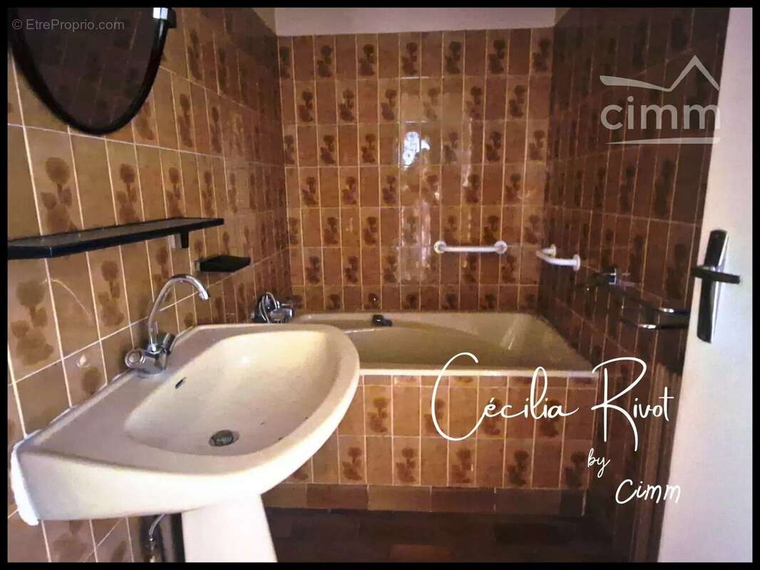 Maison à BUSSAC-FORET