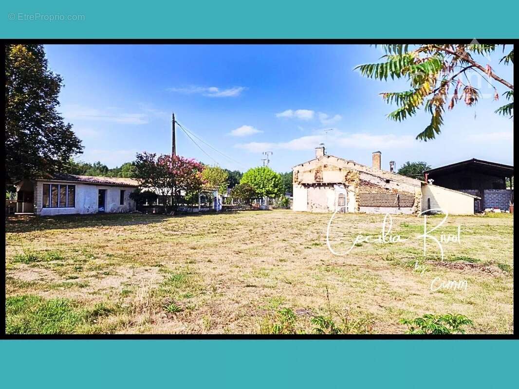 Maison à BUSSAC-FORET