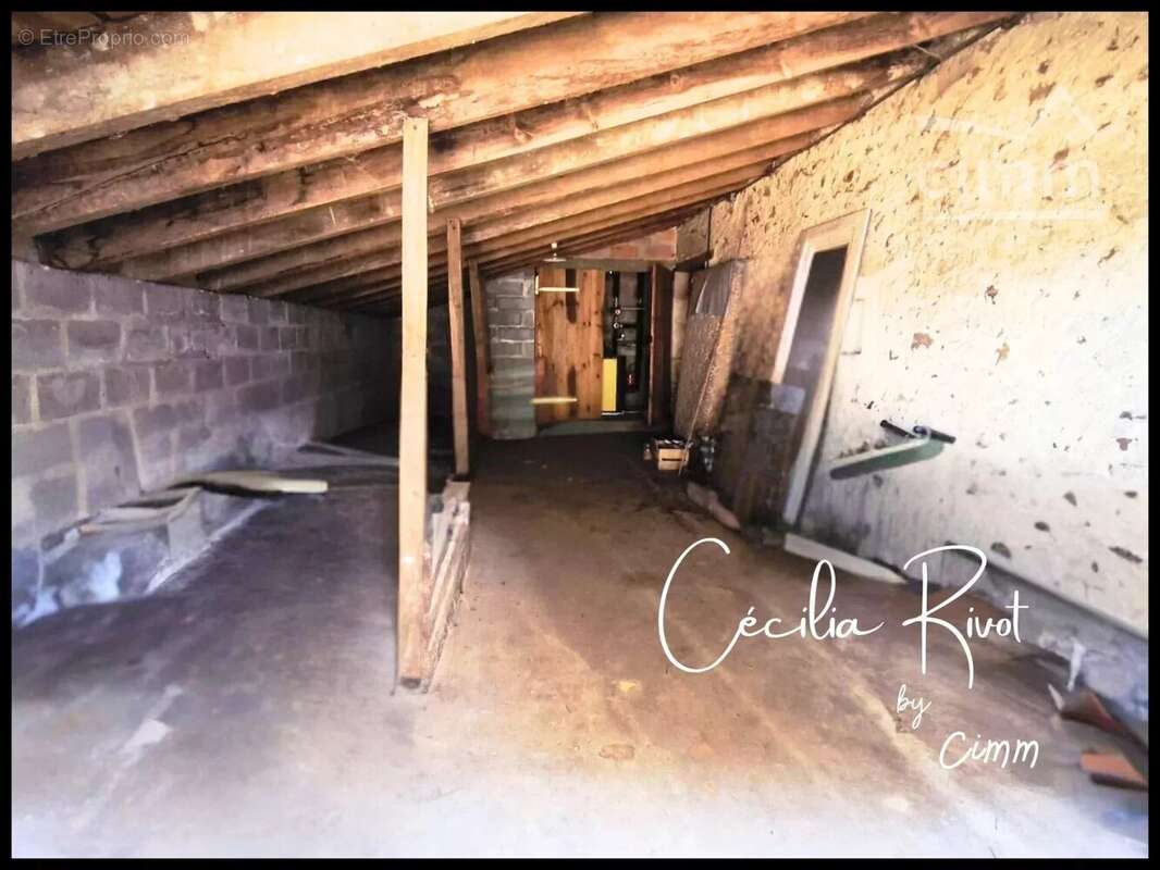 Maison à BUSSAC-FORET