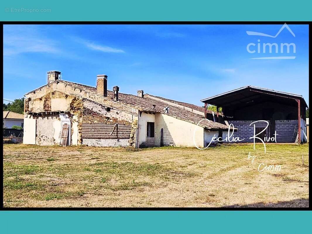 Maison à BUSSAC-FORET