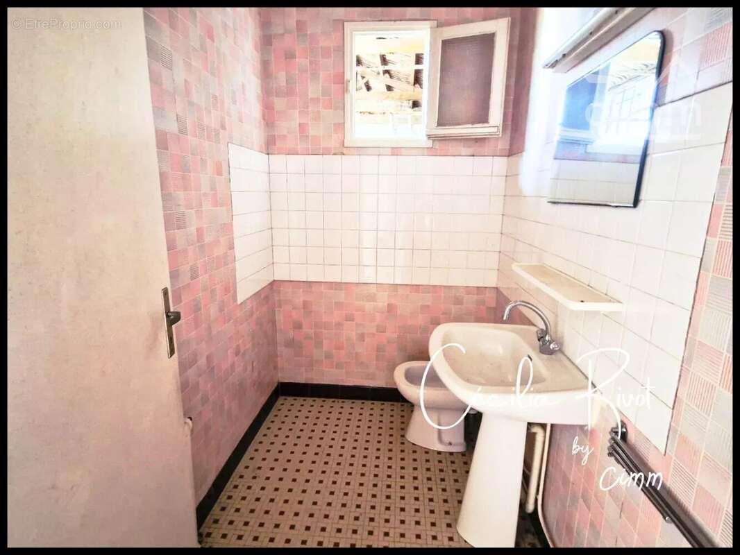 Maison à BUSSAC-FORET