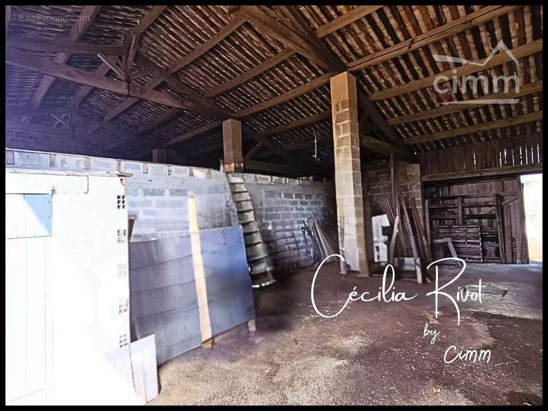 Maison à BUSSAC-FORET