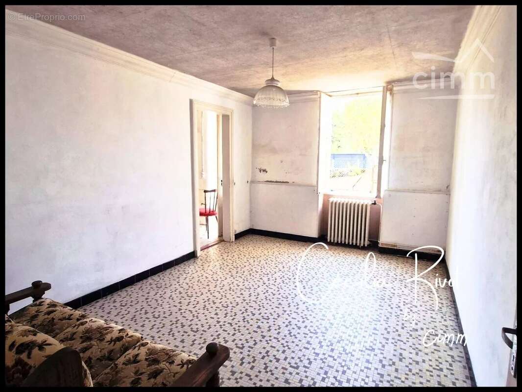 Maison à BUSSAC-FORET