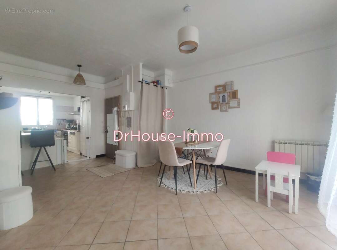 Appartement à PEYROLLES-EN-PROVENCE