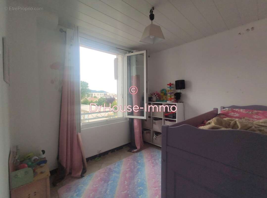 Appartement à PEYROLLES-EN-PROVENCE