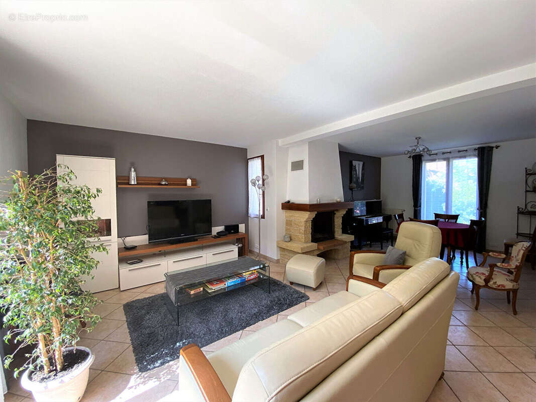 Maison à LES CLAYES-SOUS-BOIS