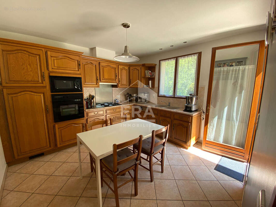 Maison à LES CLAYES-SOUS-BOIS